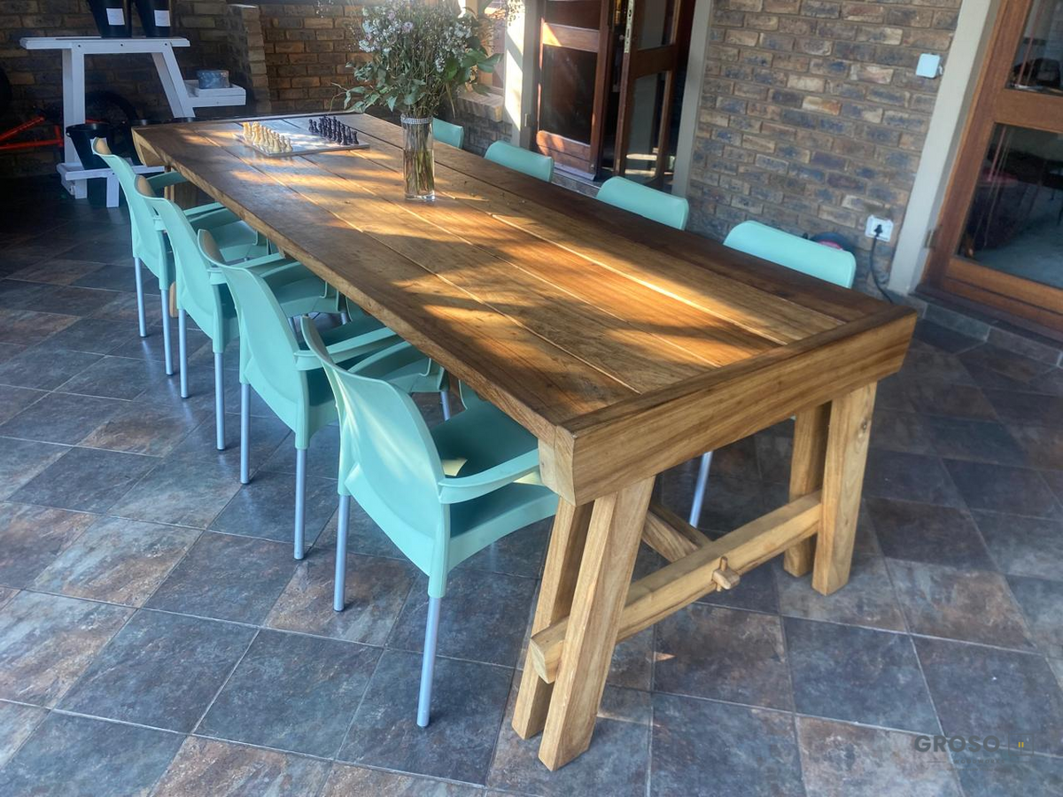 Soso Patio Table