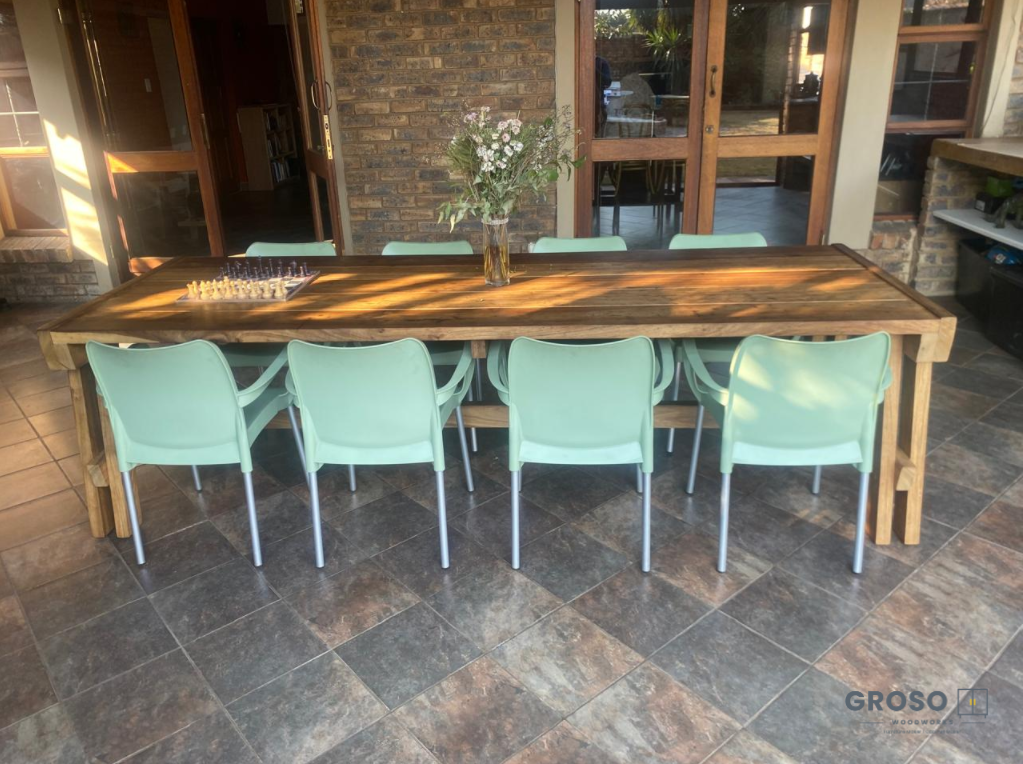 Soso Patio Table